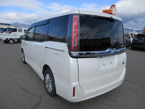 Toyota Noah G Hybrid 2020 - Image 6