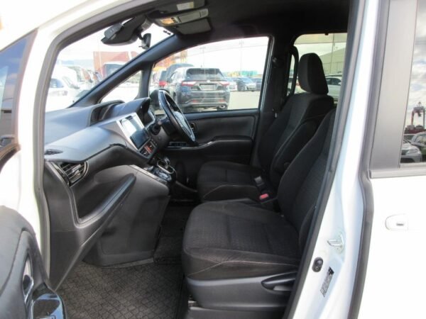 Toyota Noah G Hybrid 2020 - Image 24