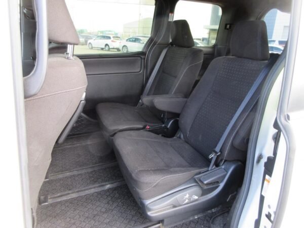 Toyota Noah G Hybrid 2020 - Image 26