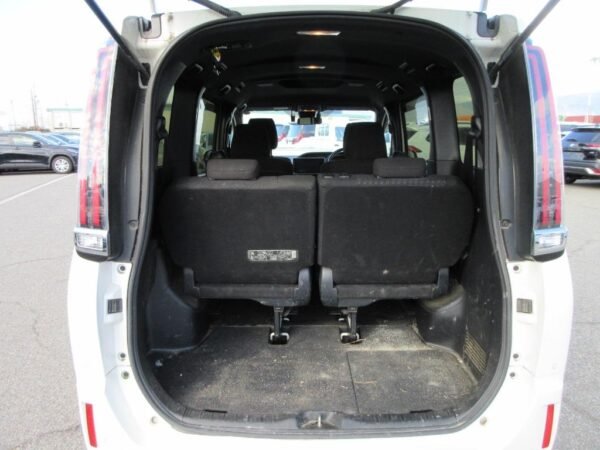 Toyota Noah G Hybrid 2020 - Image 33