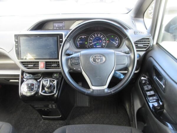 Toyota Noah G Hybrid 2020 - Image 17
