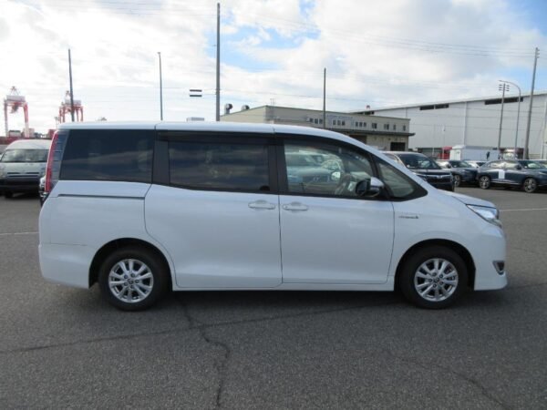 Toyota Noah G Hybrid 2020 - Image 5
