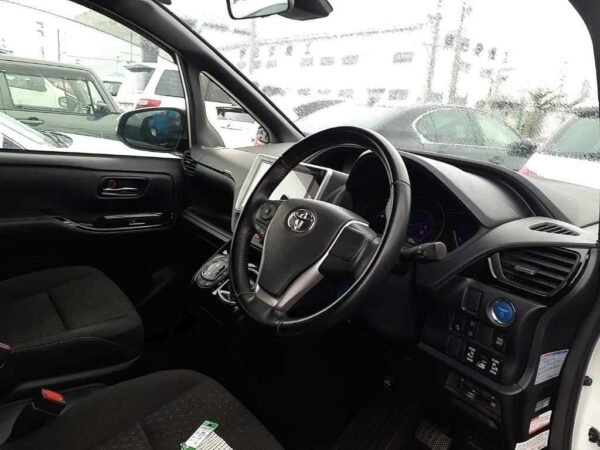 Toyota Noah G Hybrid 2020 - Image 16