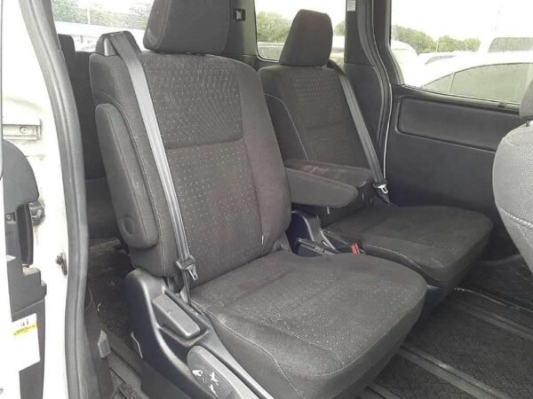 Toyota Noah G Hybrid 2020 - Image 28