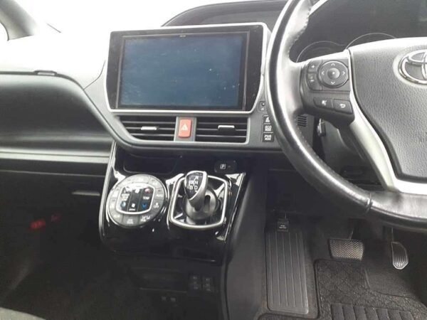Toyota Noah G Hybrid 2020 - Image 21
