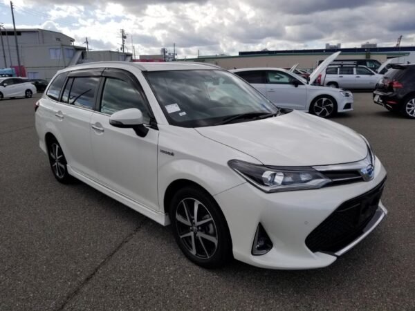 Toyota Corolla Fielder Hybrid WXB 2019 - Image 3