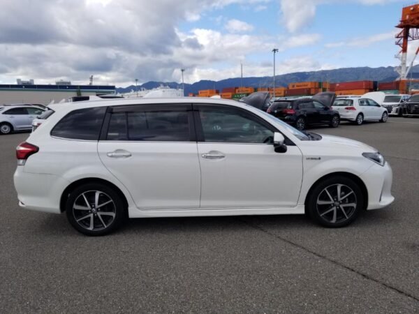 Toyota Corolla Fielder Hybrid WXB 2019 - Image 5