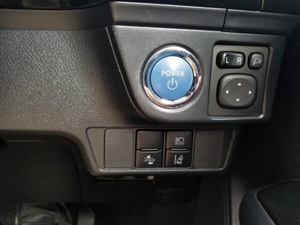 Toyota Corolla Fielder Hybrid WXB 2019 - Image 10