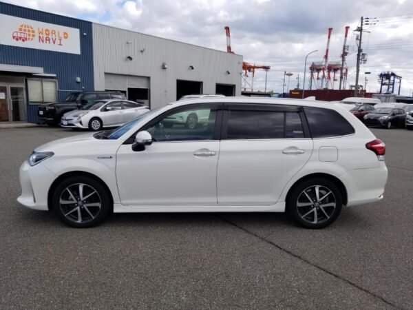 Toyota Corolla Fielder Hybrid WXB 2019 - Image 4
