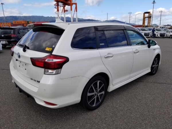 Toyota Corolla Fielder Hybrid WXB 2019 - Image 6
