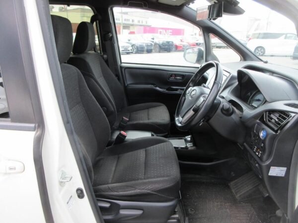 Toyota Noah G Package Hybrid 2020 - Image 11