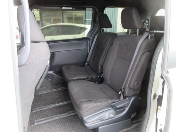 Toyota Noah G Package Hybrid 2020 - Image 13