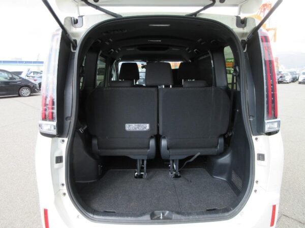 Toyota Noah G Package Hybrid 2020 - Image 14