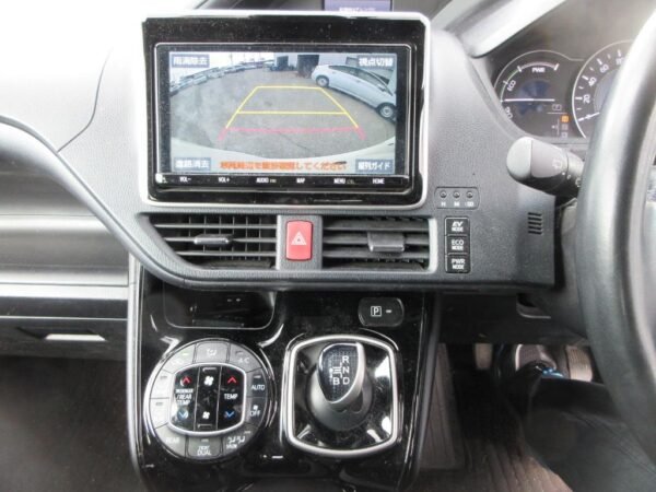 Toyota Noah G Package Hybrid 2020 - Image 10