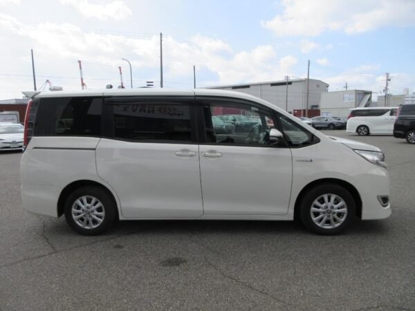 Toyota Noah G Package Hybrid 2020 - Image 5