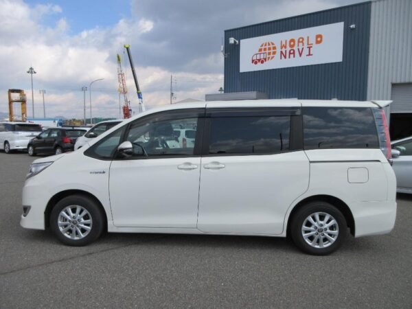 Toyota Noah G Package Hybrid 2020 - Image 4