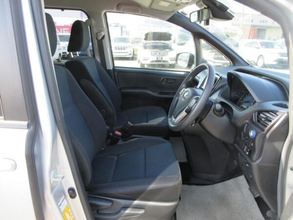 Toyota Noah X Package Hybrid 2020 - Image 14