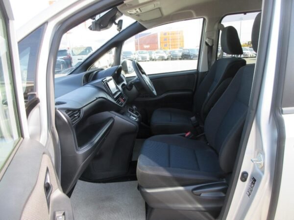 Toyota Noah X Package Hybrid 2020 - Image 15