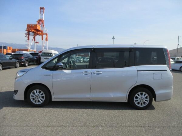 Toyota Noah X Package Hybrid 2020 - Image 4