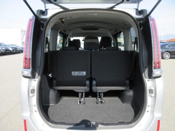 Toyota Noah X Package Hybrid 2020 - Image 17