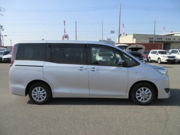 Toyota Noah X Package Hybrid 2020 - Image 5