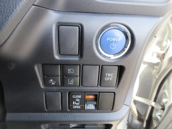 Toyota Noah X Package Hybrid 2020 - Image 9