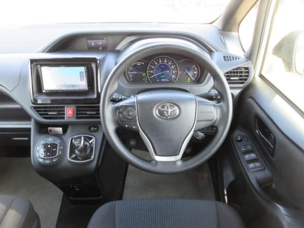 Toyota Noah X Package Hybrid 2020 - Image 8